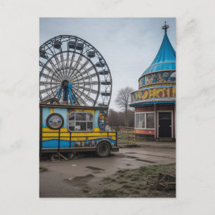Verlassener Jahrmarkt Leere Riesenrad und Zelt Postkarte