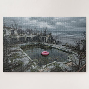 Verlassener Strandpool – Unheimliche Liminal-Lands