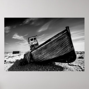 Verlassenes Boot auf Dungeness Strand Poster