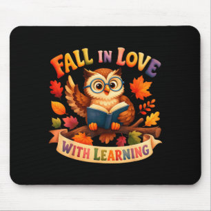 Verliebe dich in den lernenden Uhu lustiger Ernted Mousepad