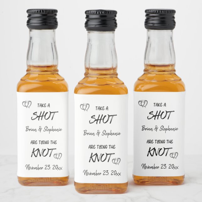 Verlobtes Paar, das den Knoten bindet Alkoholflaschenetikett (Flaschen)