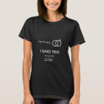 Verlobung Ankündigung Er Fragte, ich sagte ja 20xx T-Shirt<br><div class="desc">Holen Sie sich diese Verlobung Ankündigung Outfit und Celebrate verlobt werden in 20xx Great Matching tee für fiancée bald verheiratet eine coole Art zu zeigen,  dass Sie gesagt ja zu seinem Vorschlag,  machen Sie sich für das bachelorrete Party!</div>