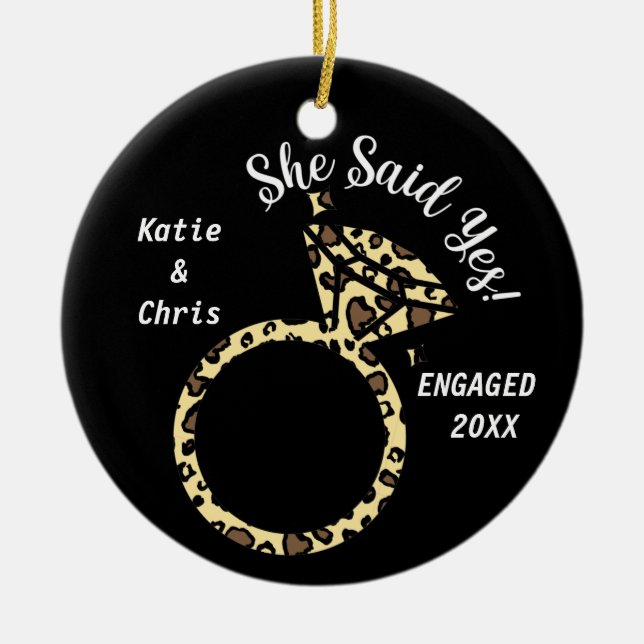 Verlobung, Personalisierter Name und Datum Keramik Ornament (Vorne)
