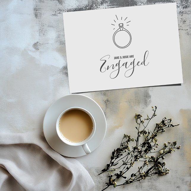 Verlobung Ring, Ankündigung verlobten Party (Simple white engaged card with a fun hand drawn style engagement ring on the front)