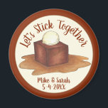 Verlobung Wedding Party Sticky Toffee Pudding Magnet<br><div class="desc">Das Design zeigt eine originelle Marker-Abbildung des köstlichen Klebrigkaffee Pudding. Dieses Dessert ist ein Grundnahrungsmittel der britischen Küche und bietet einen zarten, termingerbasierten Kuchen, der in einer süßen Kaffeesauce ertrunken ist und mit einer Partie Vanilleeis serviert wird. Ideal für eine thematische Verlobung oder Jubiläumsfeier, eine große Bäckerei, ein Dessert Party,...</div>