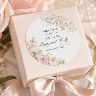Verlobungsfeier Elegante sanfte rosa Rosen  Runder Aufkleber