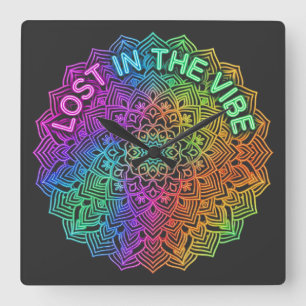 Verloren im Vibe-Regenbogen-Neon-Mandala-Grafik Quadratische Wanduhr