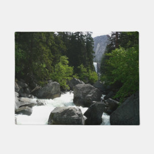 Vernal Falls in der Ferne in Yosemite Fußmatte