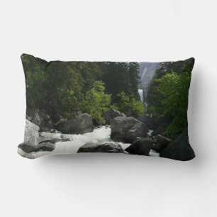 Vernal Falls in der Ferne in Yosemite Lendenkissen