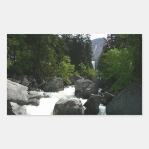 Vernal Falls in der Ferne in Yosemite Rechteckiger Aufkleber