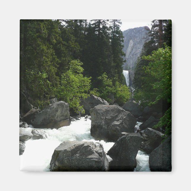 Vernal Falls in der Ferne von Yosemite Magnet (Vorne)