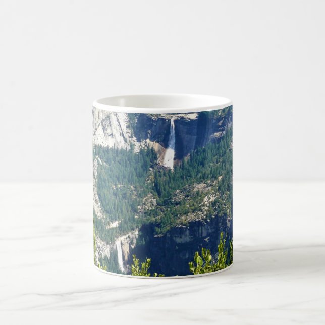 Vernal & Nevada Falls from Glacier Point, CA Kaffeetasse (Mittel)