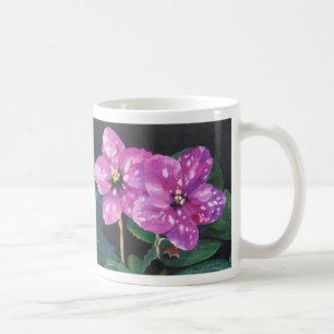 Verpackung um rosa Veilchen Kaffeetasse