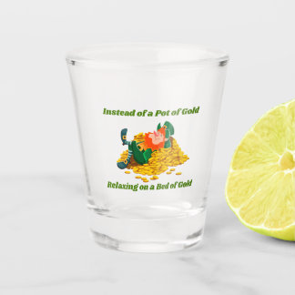 Verre A Shot Au lieu d'un pot d'or sur un 