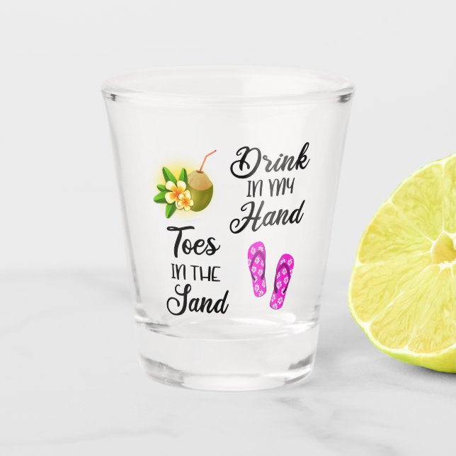 Verre A Shot Boire Dans Ma Main, Jouer Dans Le Sable (Devant)