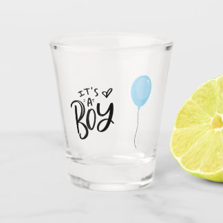 Verre A Shot C'est un garçon avec un ballon bleu