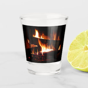Verre A Shot Cheminée Chaleureuse Photographie de scène hiverna