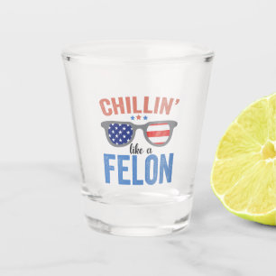 Verre A Shot Chillin comme Felon Trump Elections américaines US