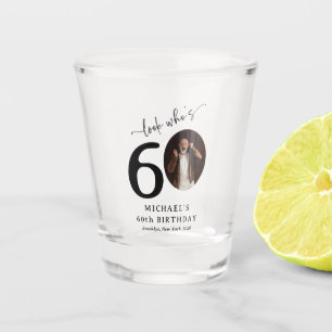 Verre A Shot Drôle 'Look Who's 60' élégant 60e anniversaire