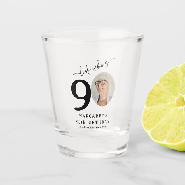 Verre A Shot Drôle 'Look Who's 90' Elégant 90ème Anniversaire (Devant)