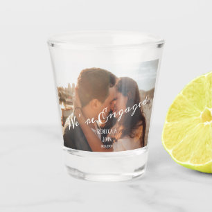 Verre A Shot Fiançailles de photographie moderne Mariage