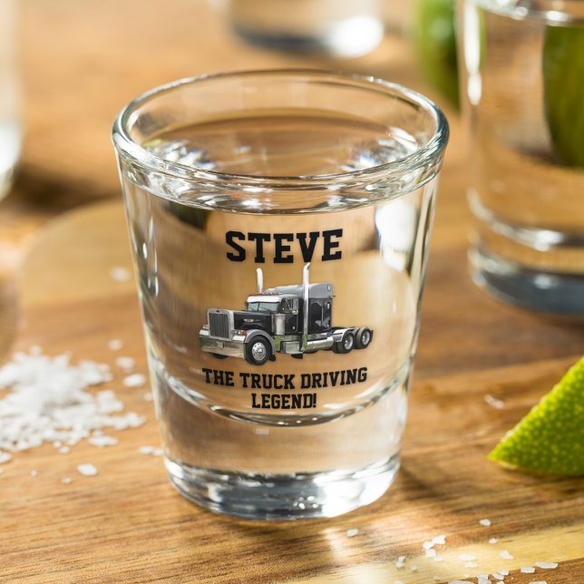Verre A Shot Funky Transport Semi Truck Driver Nom personnalisé (A funny custom shot glass for the truck driver in your life.)
