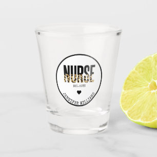 Verre A Shot Infirmière personnalisée Est Cheetah RN Graduation