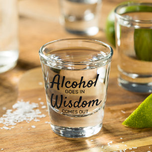 Verre A Shot L'Alcool Va Dans La Sagesse Sorte