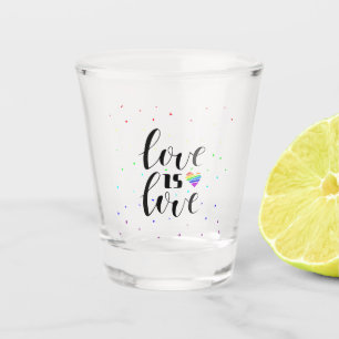 Verre A Shot L'amour est l'amour  Coeurs arc-en-ciel
