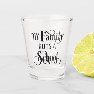 Verre A Shot Ma famille gère un verre à shot Remor HWFWM de l'é