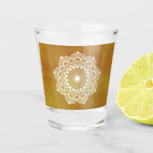 Mandala blanc sur fond doré