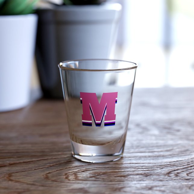 Verre A Shot Monogramme rose M Vitre de tir initial personnalis (A shot glass with space for you to add your initial!)