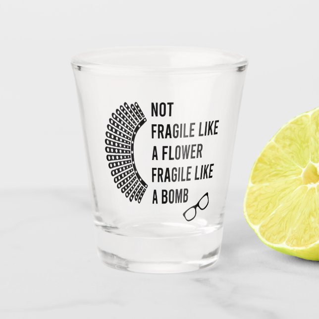 Verre A Shot Pas fragile comme une fleur fragile comme une bomb (Devant)