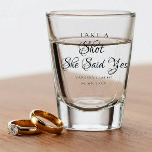 Verre A Shot Prendre une photo SHe dit Oui Fiançailles Mariage