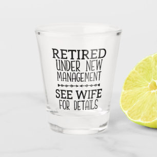 Verre A Shot Retraité Sous Nouvelle Gestion Voir Femme Pour Plu