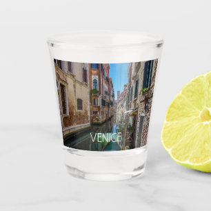 Verre A Shot Rue étroite avec canal à Venise