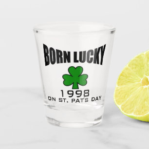 Verre A Shot shamrock irlandais chanceux soutenu par