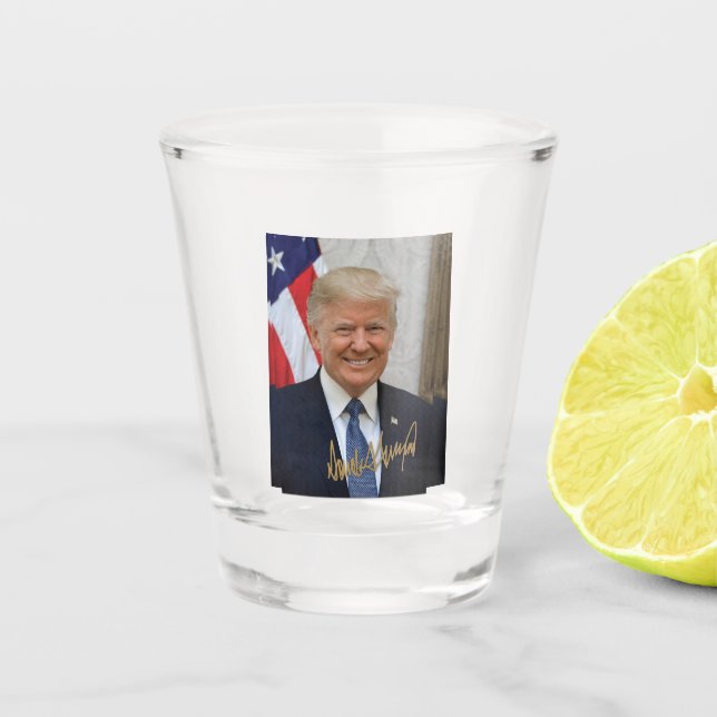VERRE A SHOT SIGNÉ PAR LE PRÉSIDENT TRUMP.... (Devant)