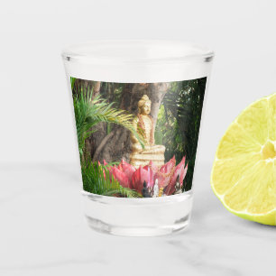 Verre A Shot sitzender asiatischer bundha