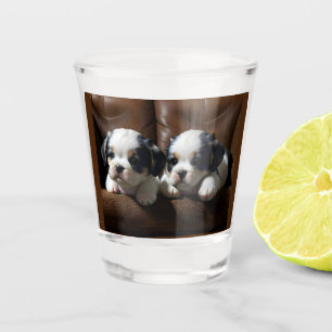Verre A Shot Super mignonne chiots sur le canapé 1