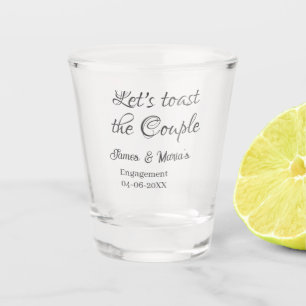 Verre A Shot Trinquons au nom de la fête d'engagement du couple