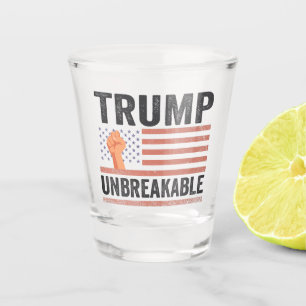 Verre A Shot Trump : un président Trump indestructible, le drap