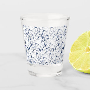 Verre A Shot un arrière - plan blanc et bleu avec un motif