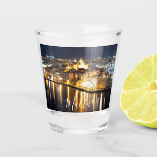 Verre A Shot Vue de Trois villes à Malte la nuit