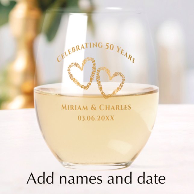 Verre À Vin Sans Pied Golden 50th Mariage Anniversaire Coeur personnalis (Add couple’s names and anniversary date for a unique custom keepsake glass 50th anniversary gift.)