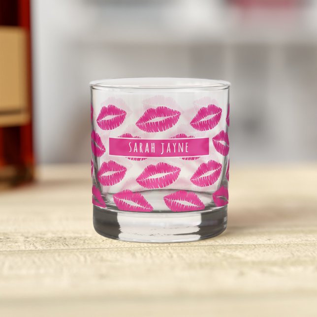 Verre À Whisky Canne à lèvres rose chaud Kiss Motif Whiskey Glass (Cute hot pink kisses cover this whiskey glass. Just add your name)