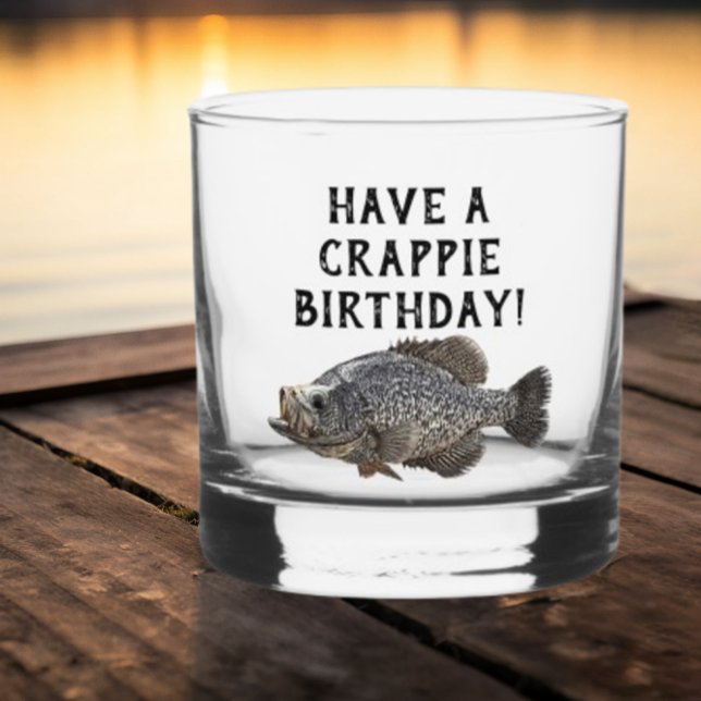 Verre À Whisky Joyeux Anniversaire Crappie Pêche Pêche Pêche Pêch (A birthday themed crappie fishing whiskey glass is a one of a kind gift.)