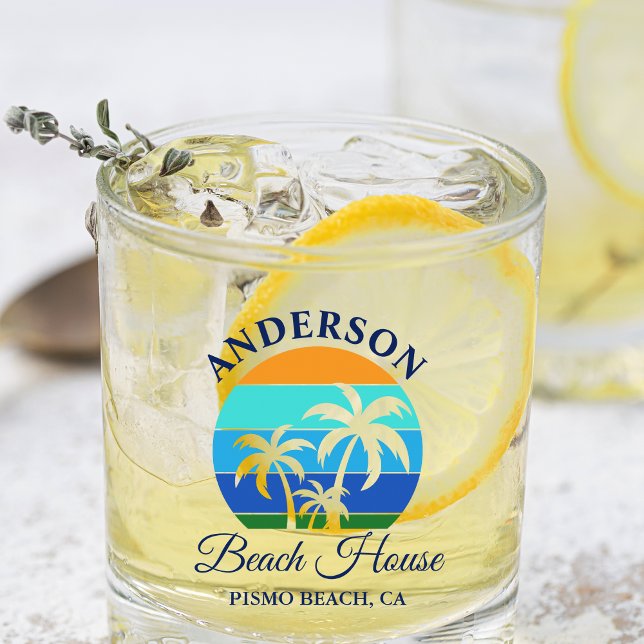 Verre À Whisky Nom de famille Beach House Sun Palm Trees (Customize to change text color.)