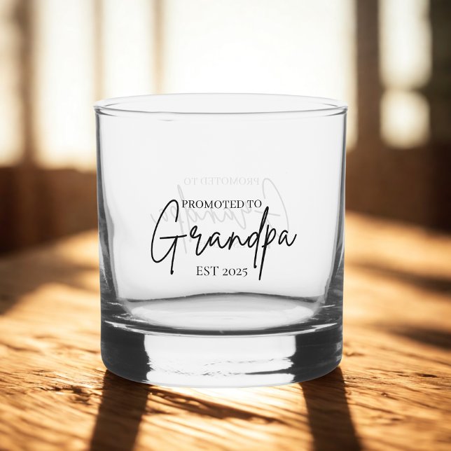 Verre À Whisky Promu à Grand-père EST 2025 | Nouveau grand-père (Créateur téléchargé)