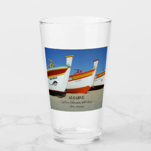 Verre Bateaux de pêche sur la plage de l'Algarve Photo